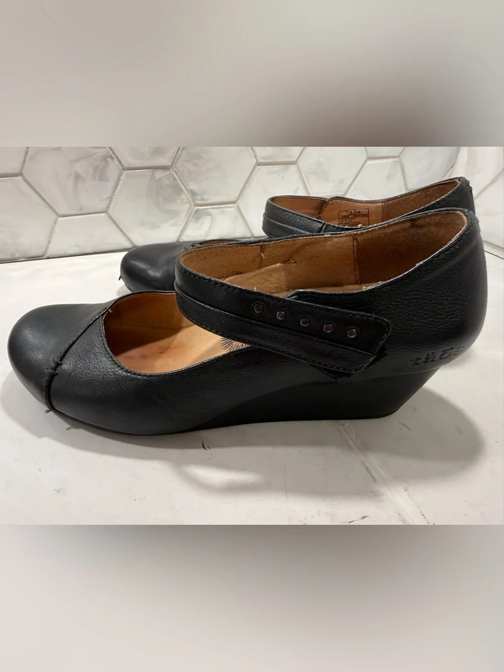 Taos Urge Black Leather Mary Jane Wedge Heel Shoes Size 8 Ankle Strap